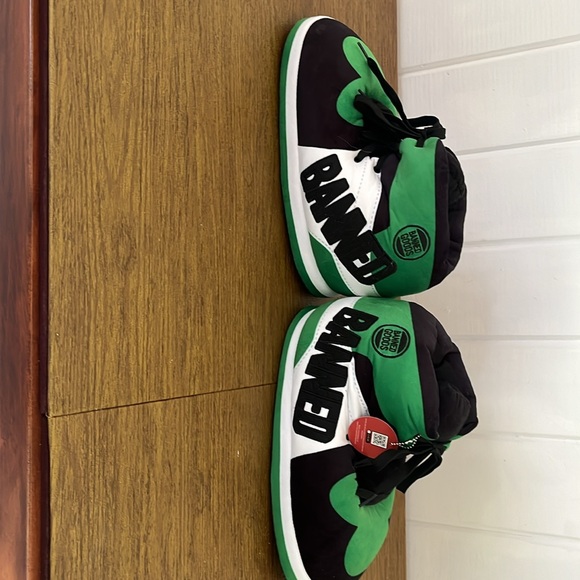 Brand new slippers Donating soon so offers welcome - Picture 2 of 3